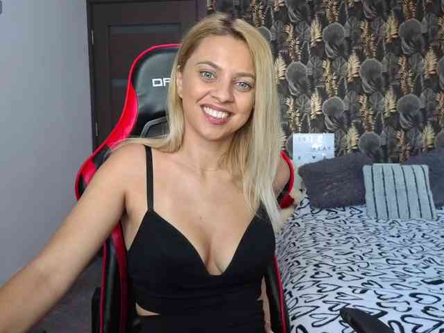 CarlaStaceeFun webcam