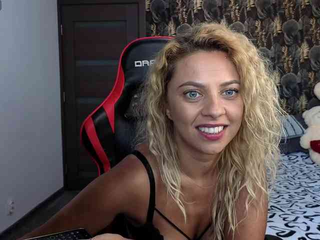 CarlaStaceeFun webcam