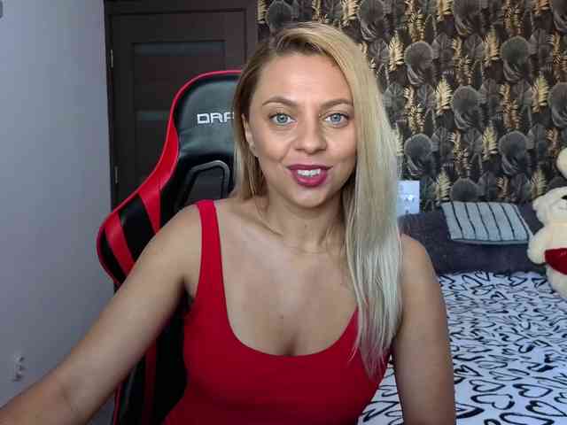 CarlaStaceeFun webcam