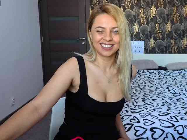 CarlaStaceeFun webcam