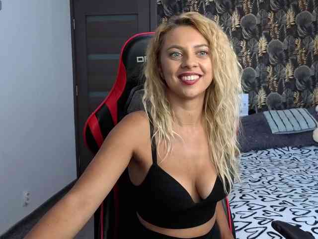 CarlaStaceeFun webcam