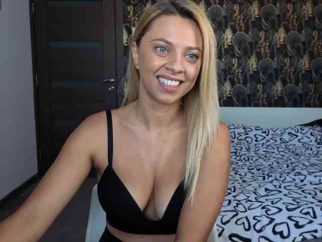 CarlaStaceeFun webcam