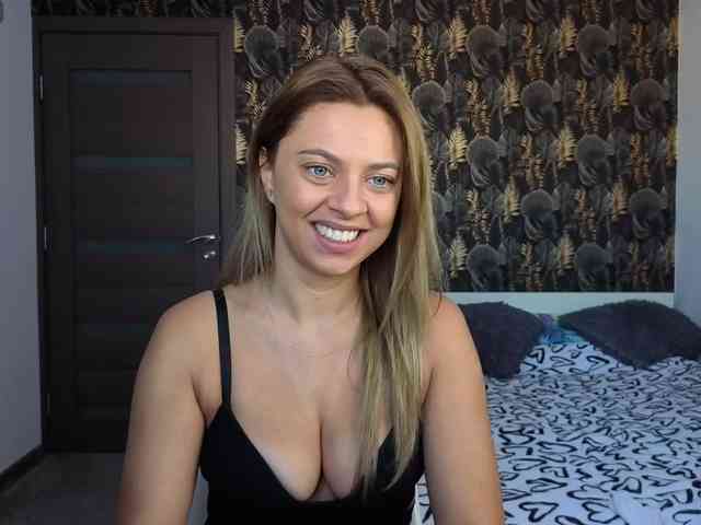 CarlaStaceeFun webcam