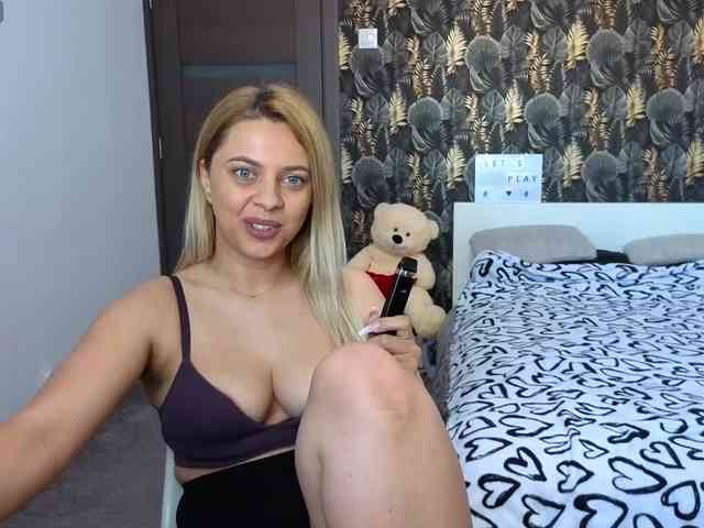 CarlaStaceeFun webcam