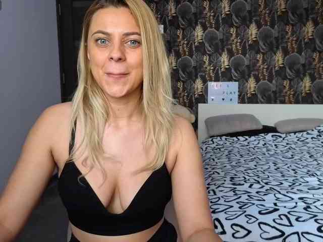CarlaStaceeFun webcam