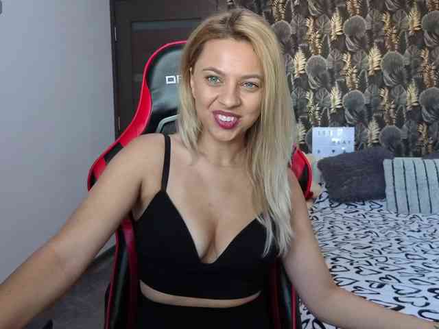 CarlaStaceeFun webcam