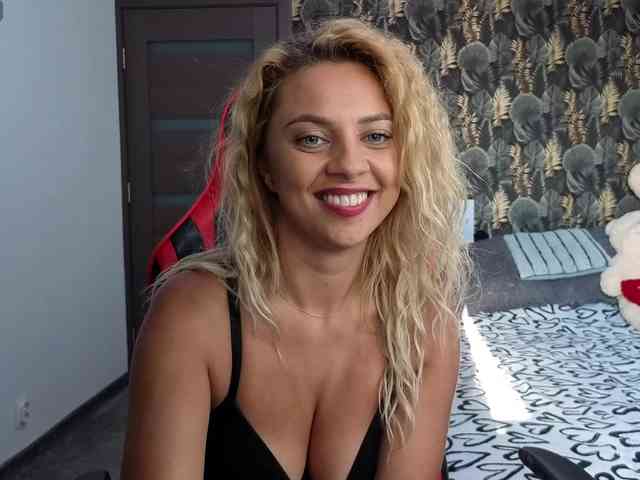 CarlaStaceeFun webcam