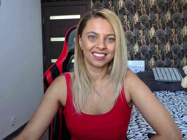 CarlaStaceeFun webcam