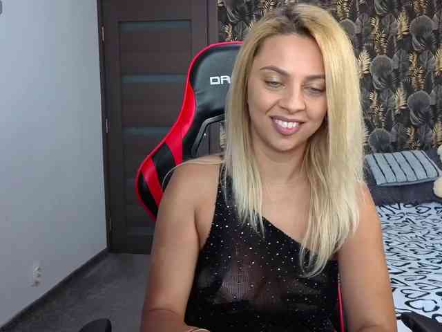 CarlaStaceeFun webcam