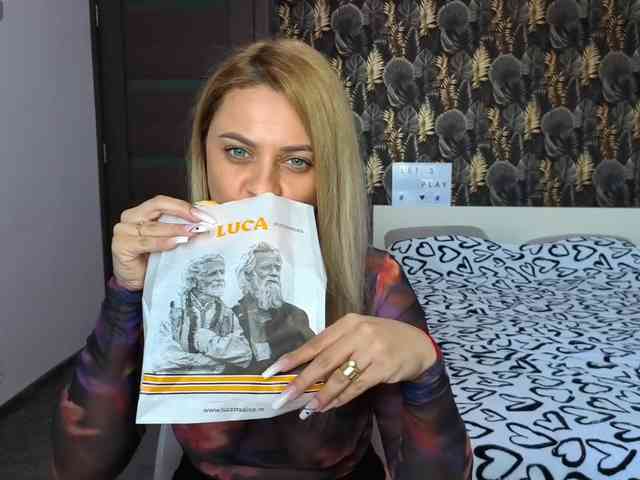 CarlaStaceeFun webcam
