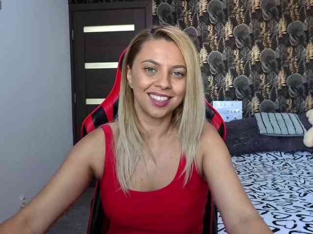 CarlaStaceeFun webcam