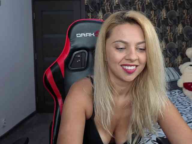 CarlaStaceeFun webcam