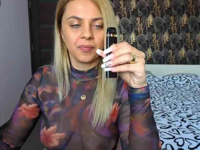 CarlaStaceeFun webcam