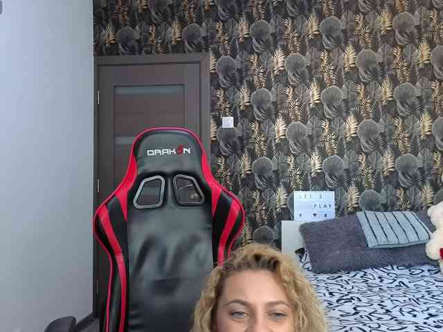 CarlaStaceeFun webcam