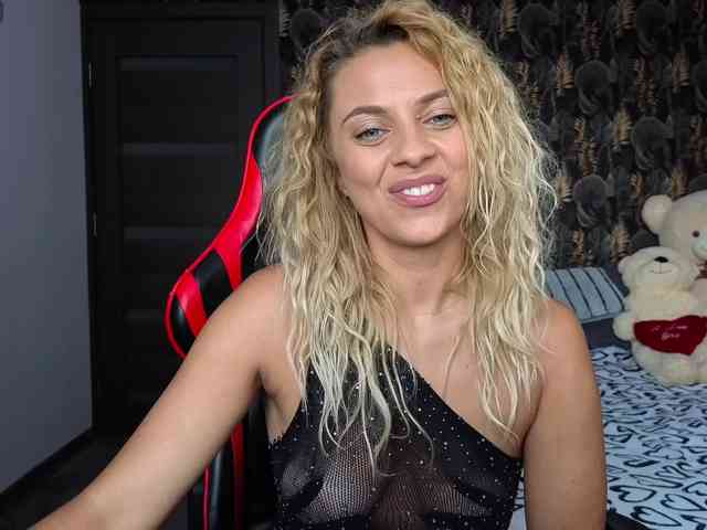 CarlaStaceeFun webcam
