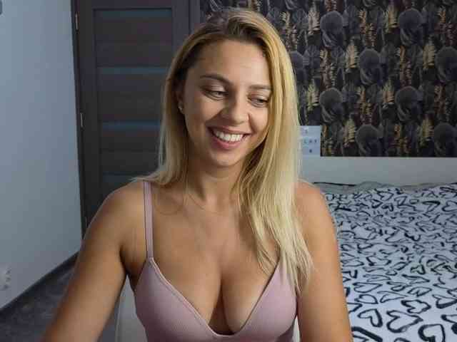 CarlaStaceeFun webcam