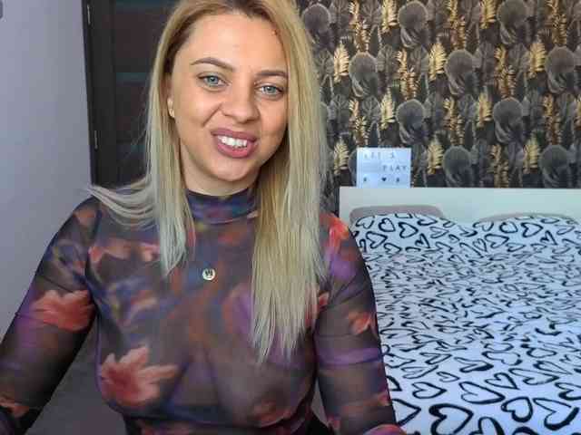 CarlaStaceeFun webcam