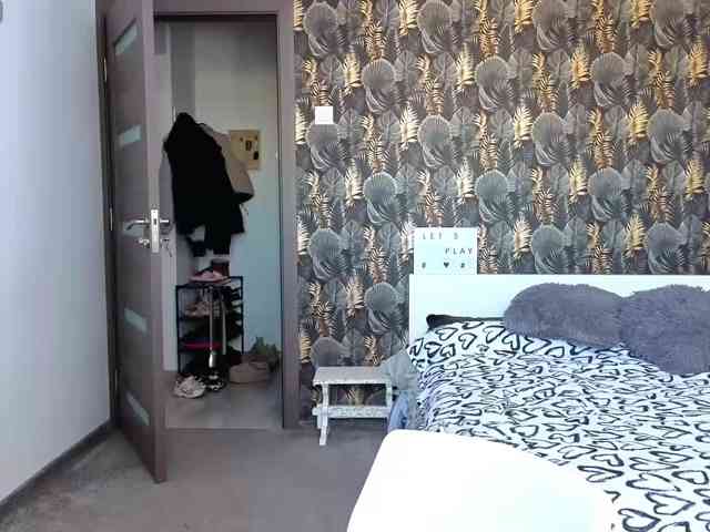 CarlaStaceeFun webcam