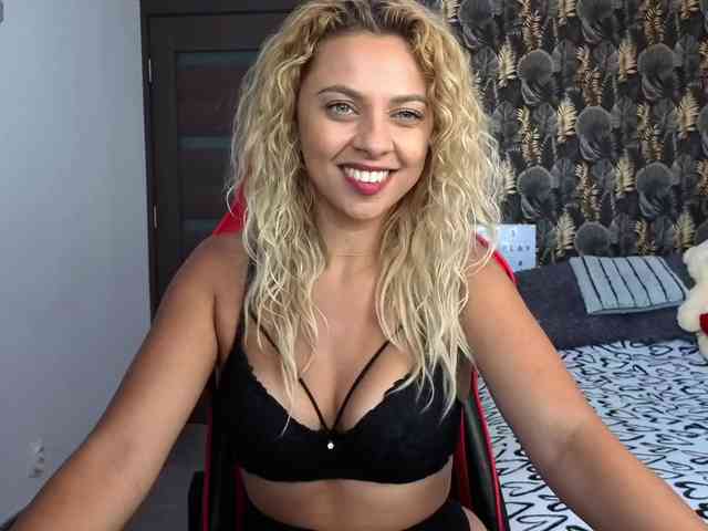 CarlaStaceeFun webcam