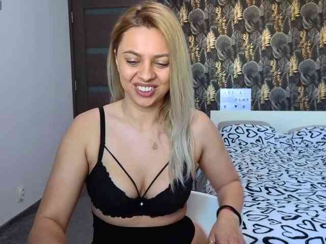 CarlaStaceeFun webcam