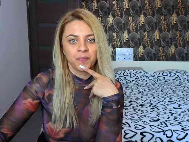 CarlaStaceeFun webcam