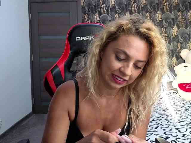 CarlaStaceeFun webcam