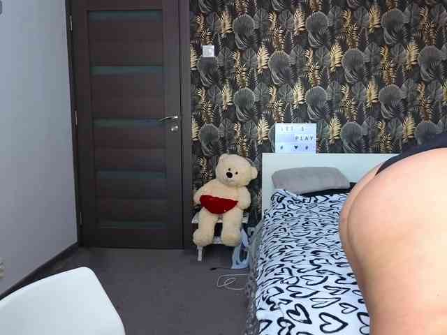 CarlaStaceeFun webcam