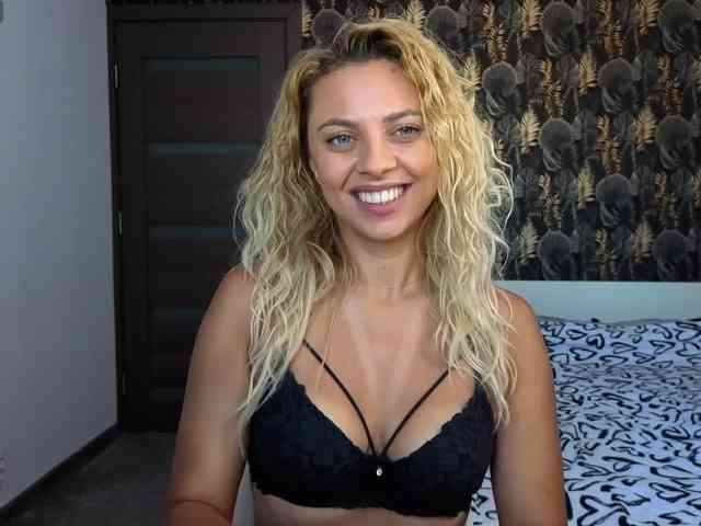 CarlaStaceeFun webcam