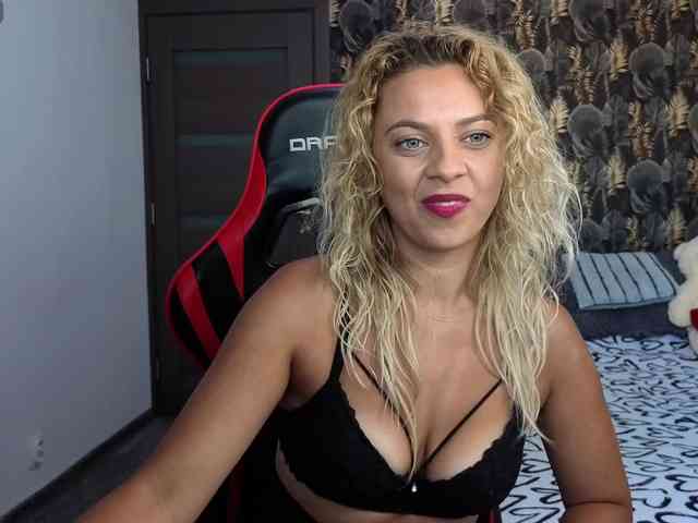 CarlaStaceeFun webcam