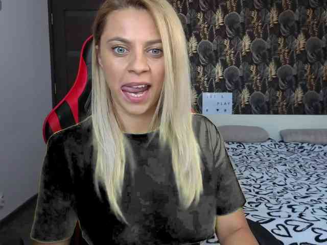 CarlaStaceeFun webcam