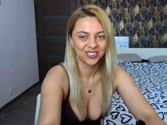 CarlaStaceeFun webcam