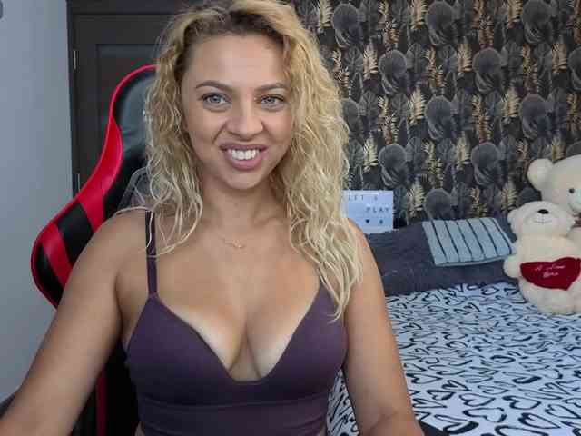 CarlaStaceeFun webcam