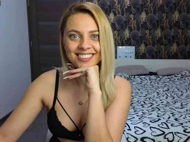 CarlaStaceeFun webcam