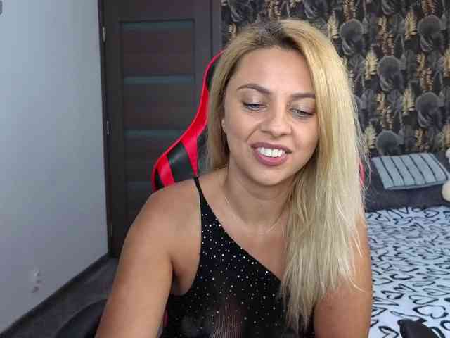 CarlaStaceeFun webcam