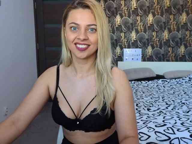 CarlaStaceeFun webcam