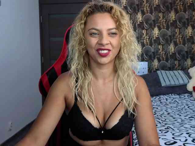 CarlaStaceeFun webcam