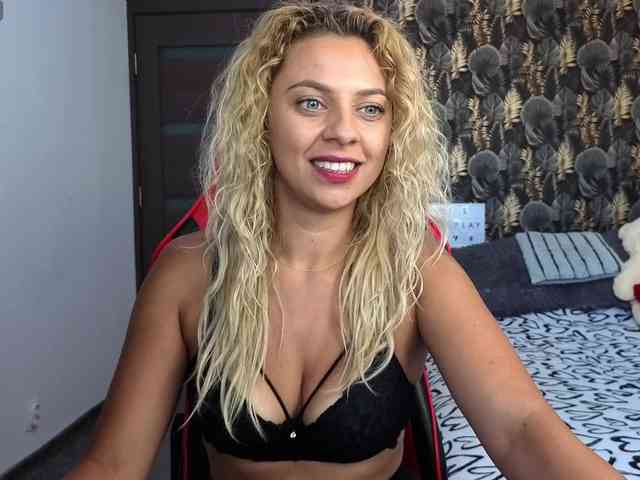 CarlaStaceeFun webcam