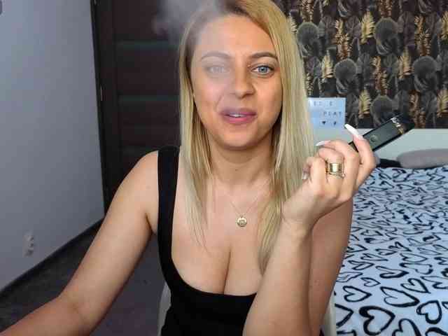 CarlaStaceeFun webcam
