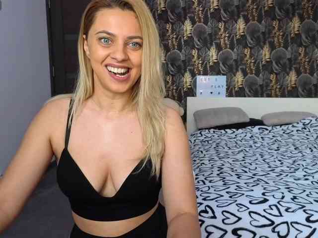 CarlaStaceeFun webcam
