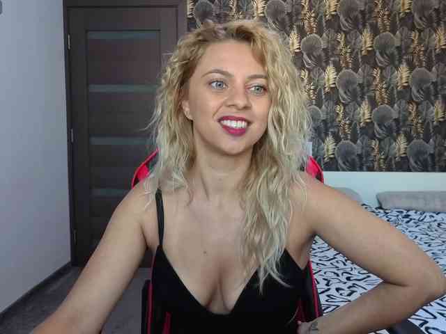 CarlaStaceeFun webcam