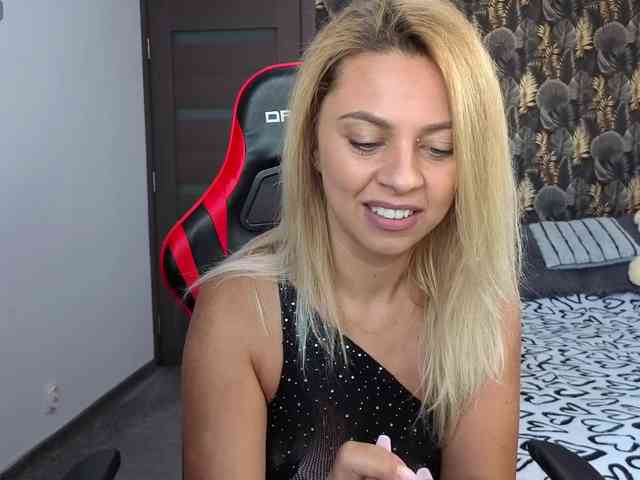 CarlaStaceeFun webcam