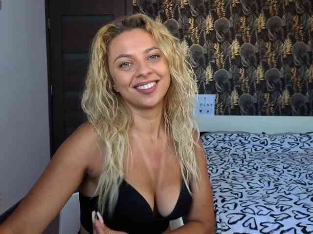 CarlaStaceeFun webcam