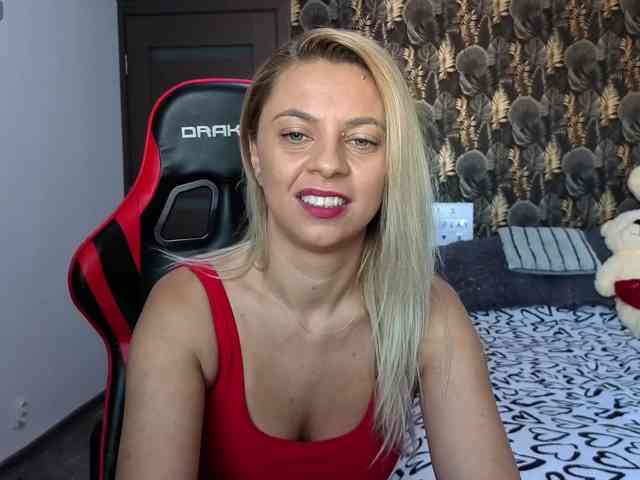 CarlaStaceeFun webcam