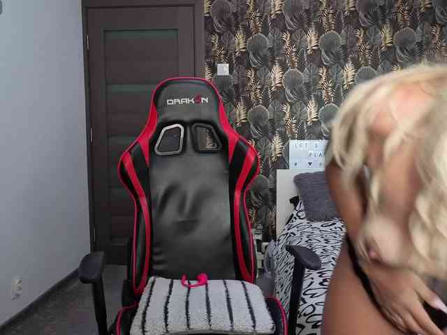 CarlaStaceeFun webcam