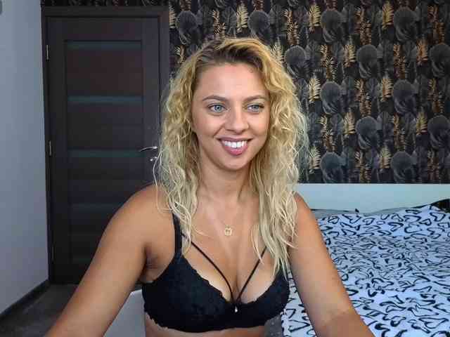 CarlaStaceeFun webcam