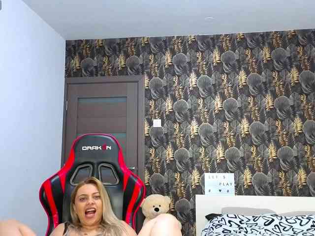 CarlaStaceeFun webcam