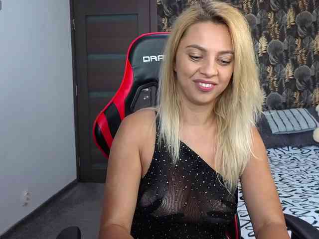 CarlaStaceeFun webcam