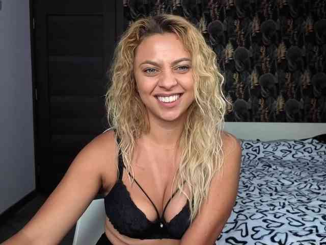 CarlaStaceeFun webcam