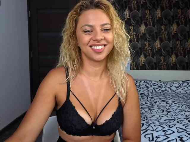 CarlaStaceeFun webcam