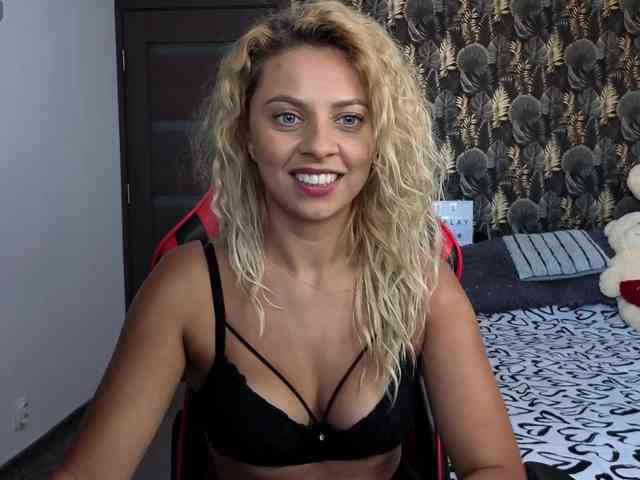 CarlaStaceeFun webcam